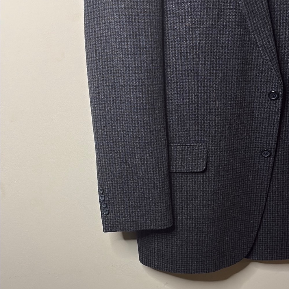 Men's Jos A Bank Blazer - Picture 2 of 13